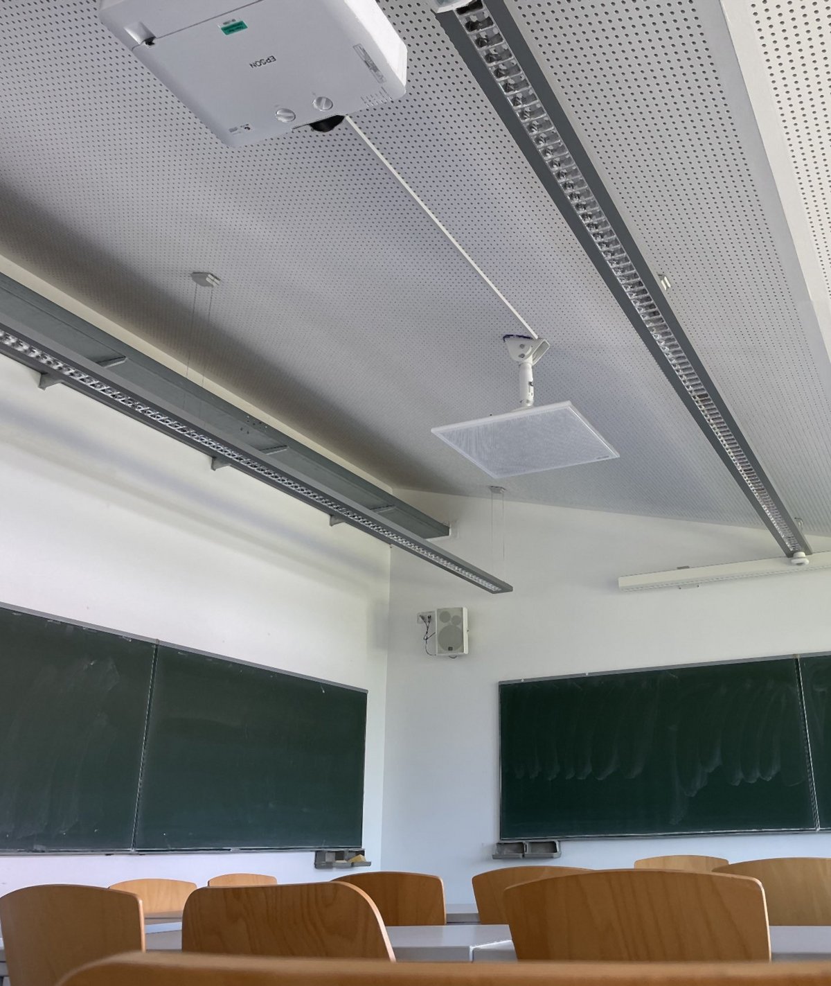 Excerpt from seminar room with ceiling microphone